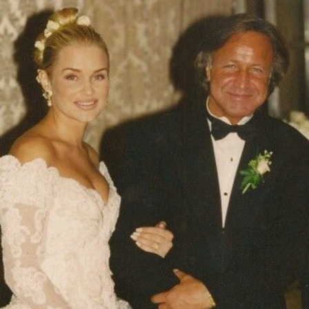 Mohamed Hadid married Yolanda Hadid in 1994.